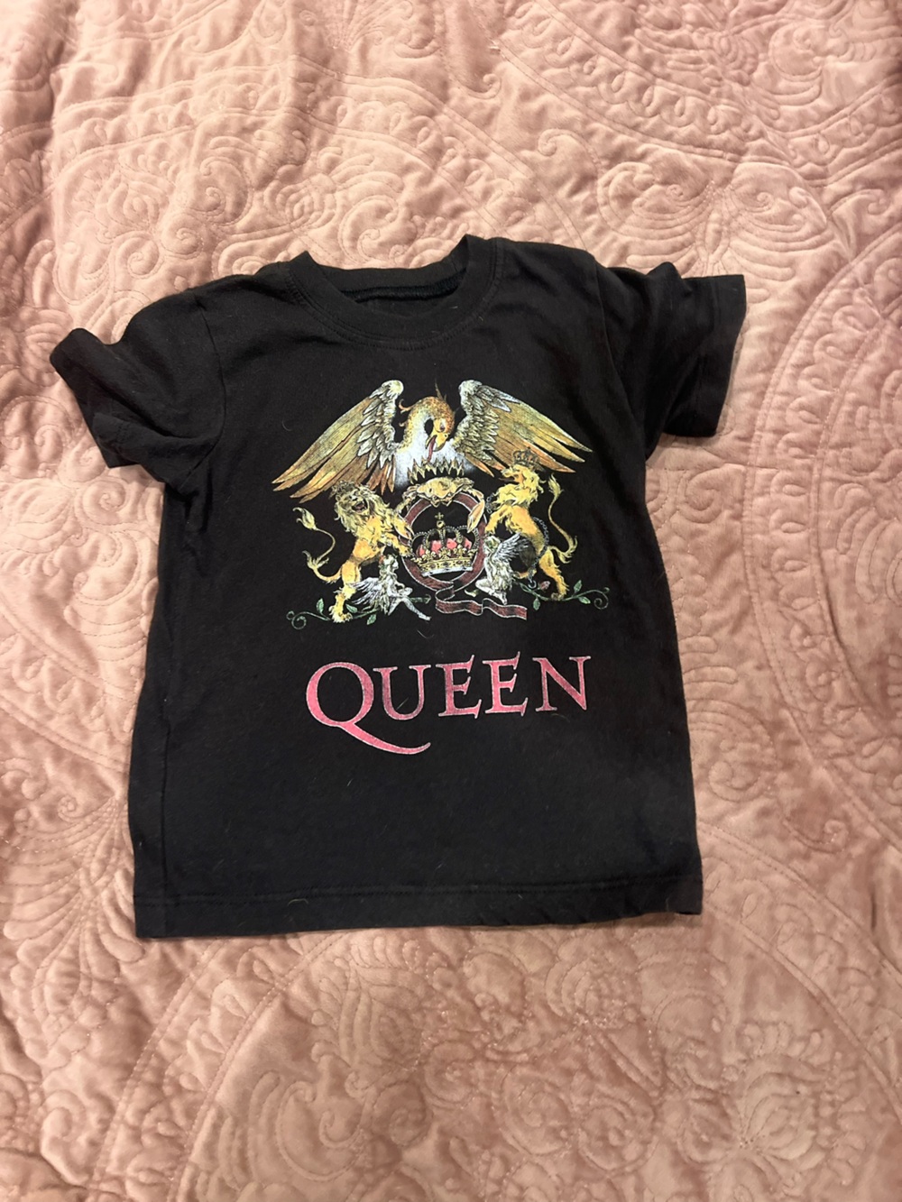 Que Black Kids T-Shirt with Heraldic Crest QUEEN Text